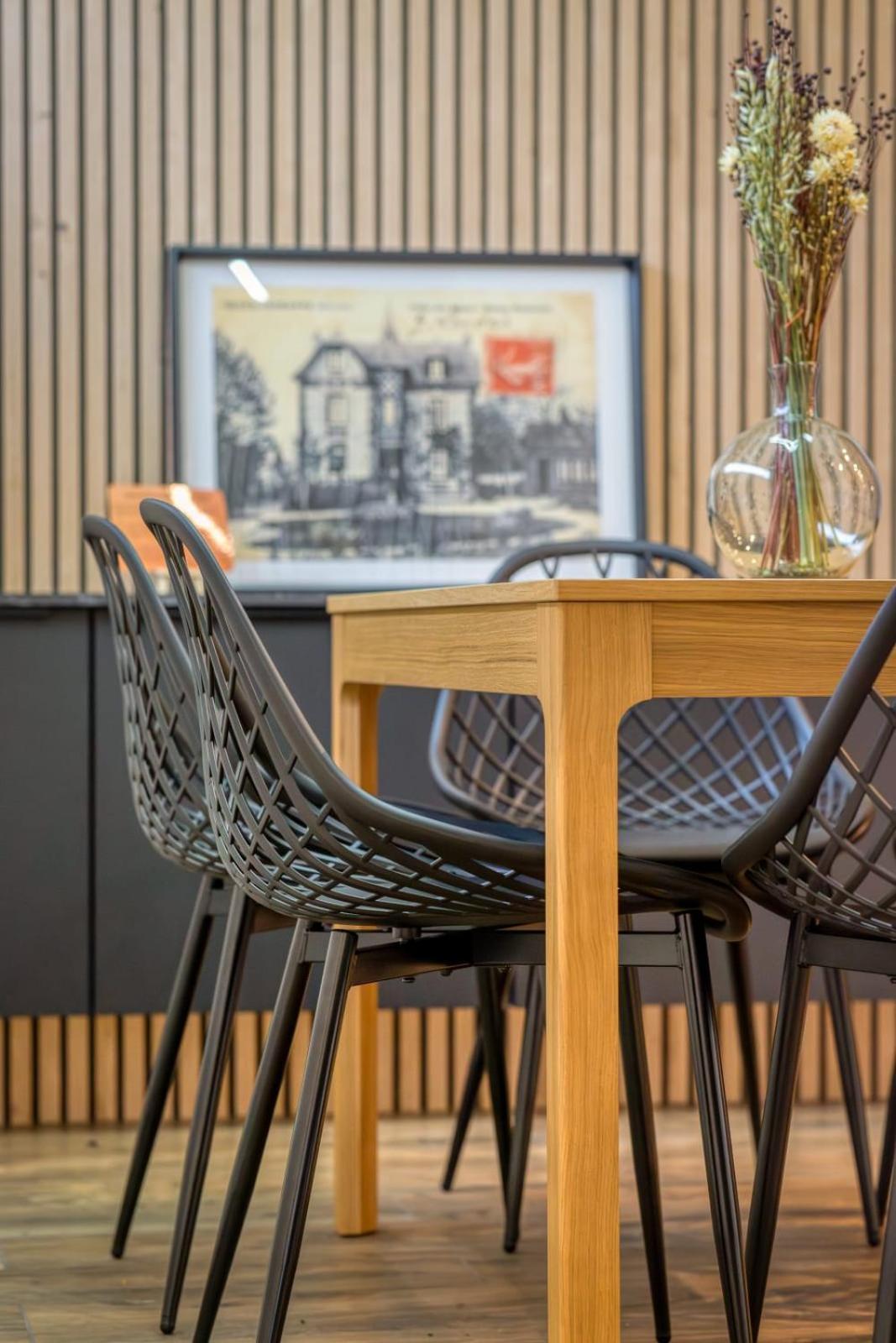 Grand-CouronneRose Ecrin De Charme Avec Parking Terrasse Privee Et Jardin Partageアパートメント エクステリア 写真