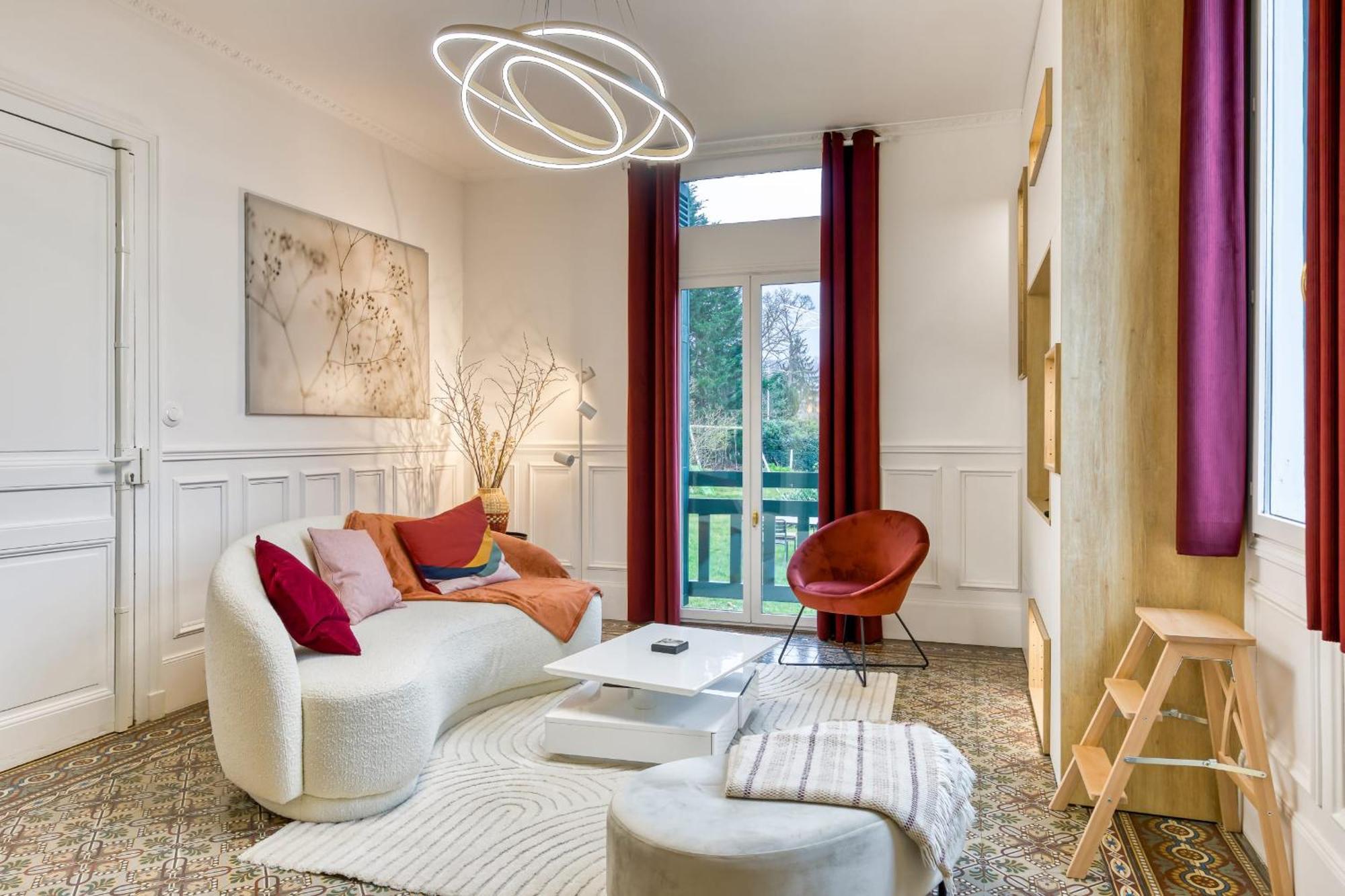 Grand-CouronneRose Ecrin De Charme Avec Parking Terrasse Privee Et Jardin Partageアパートメント エクステリア 写真